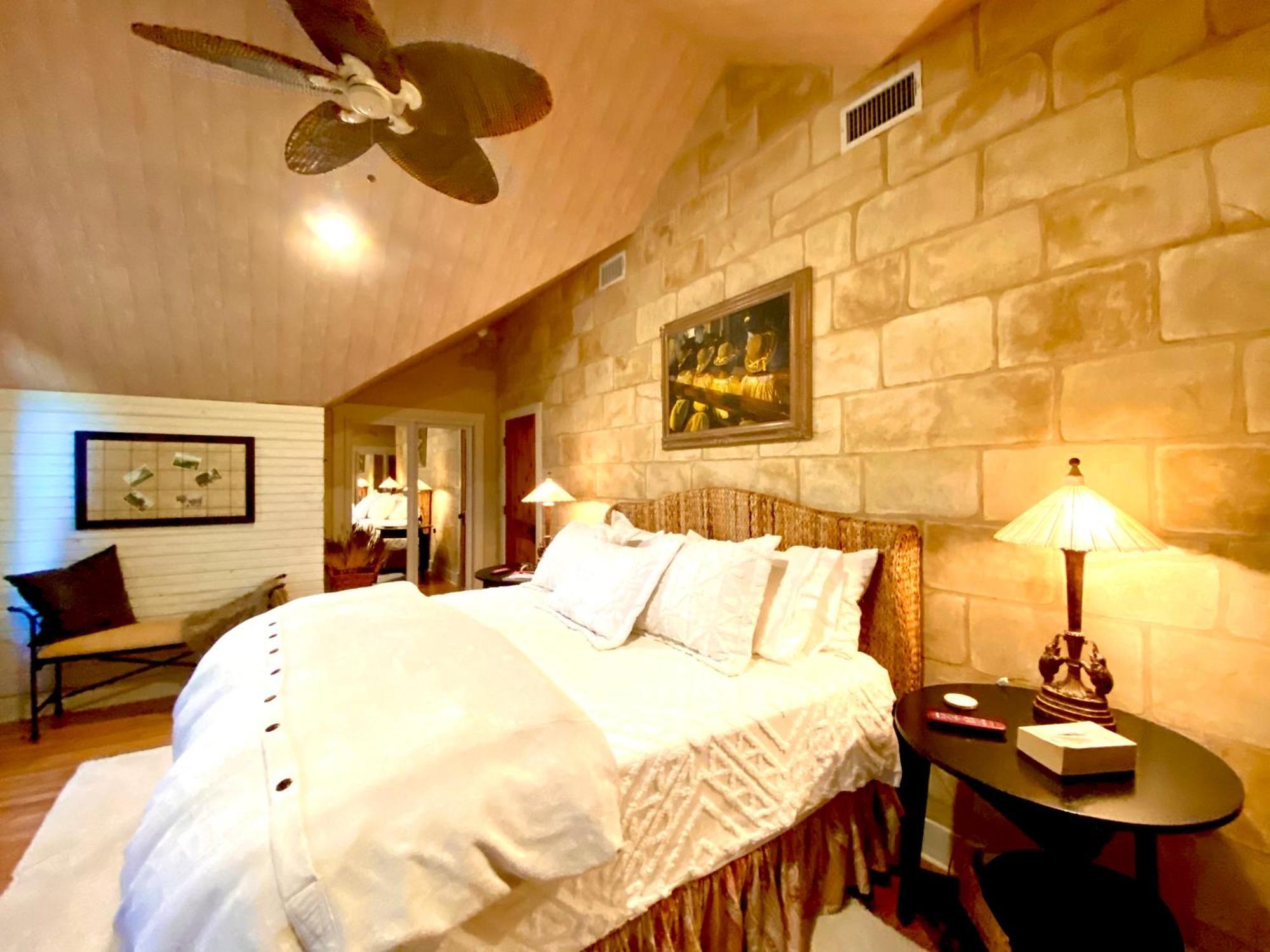 V700 Ranch Stays Marble Falls Bagian luar foto