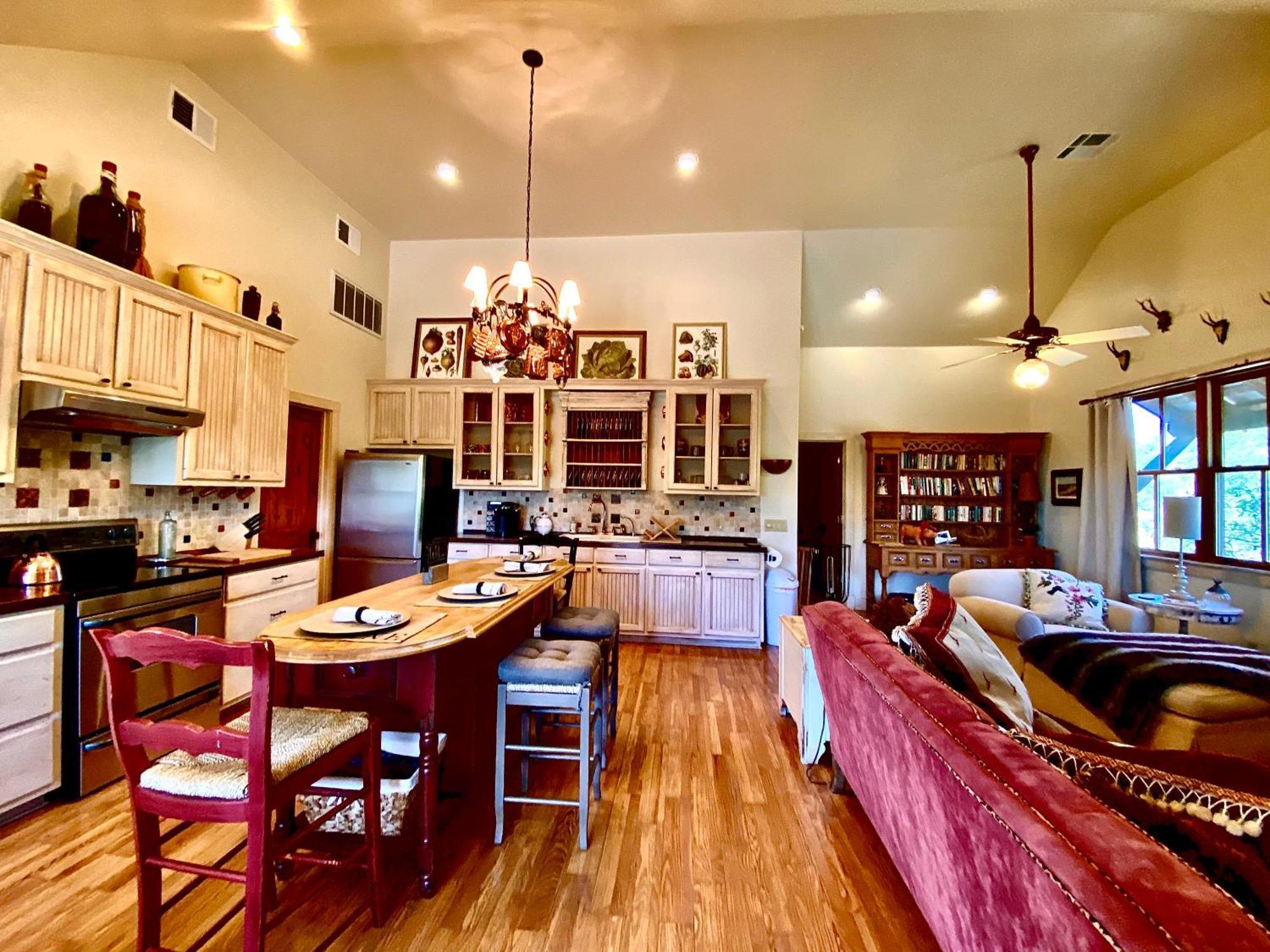 V700 Ranch Stays Marble Falls Bagian luar foto